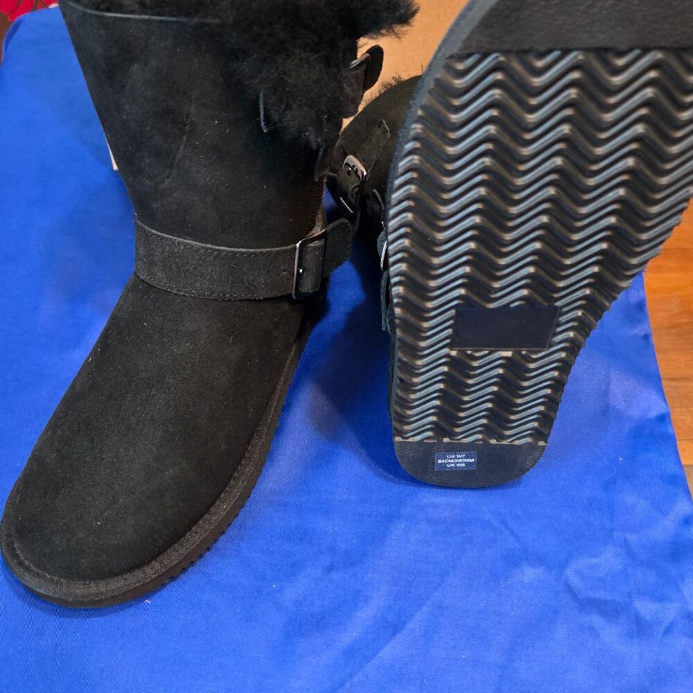 New Womans  Genuine Sheepskin Buckle Boot